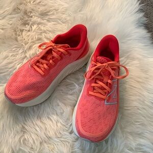 New New Balance fresh foam running/walking tennis shoe. Great color and comfort.